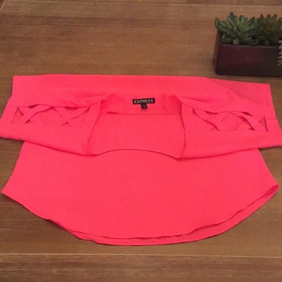 Top - Express - Picture 2 of 3